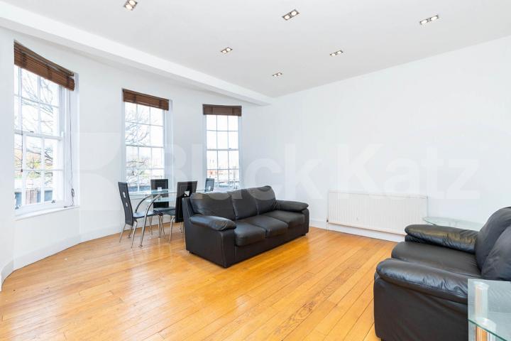 A 2 bed 2 bath property located close to an abundance of amenities Chapel Market , Angel